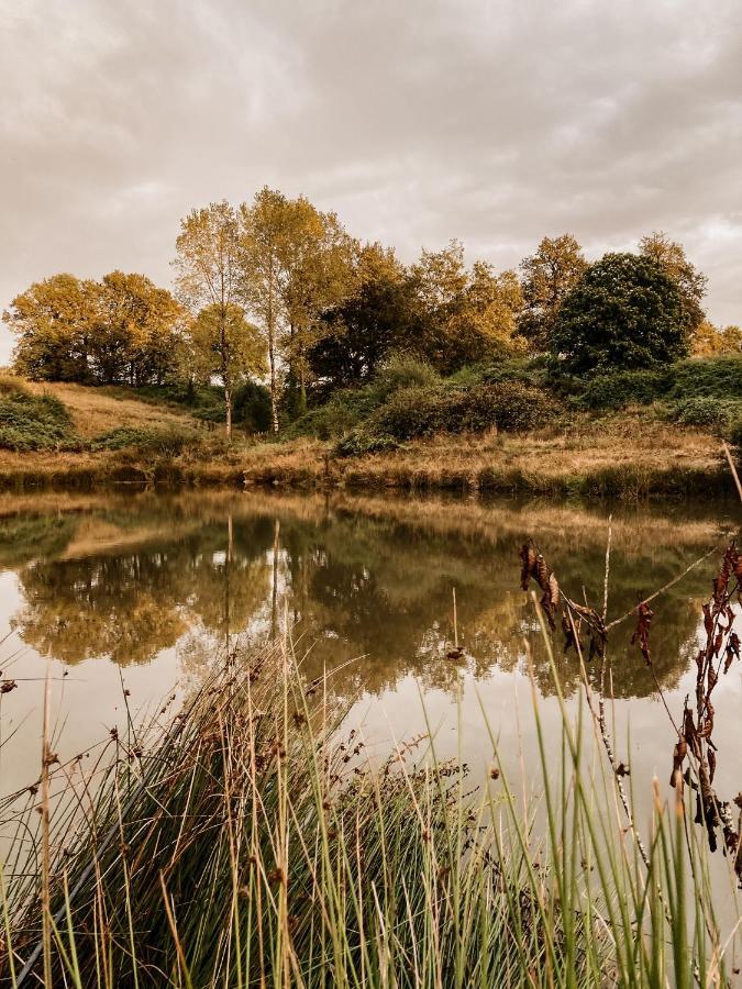 La Ferme Du Pont De Maumy, Cabane Au Bord De L'Etang Et Bain Nordique Busserolles Exterior foto