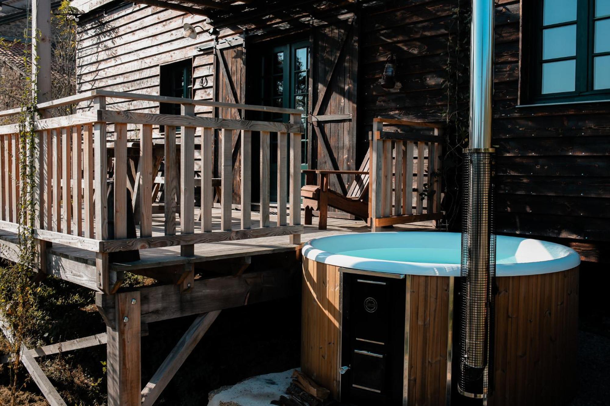 La Ferme Du Pont De Maumy, Cabane Au Bord De L'Etang Et Bain Nordique Busserolles Exterior foto